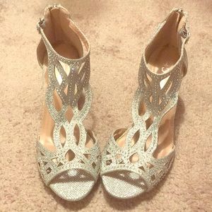 Woman’s Silver Dress shoes